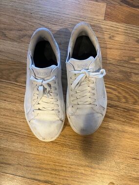 Kizik Women's white Lace-Up Sneakers